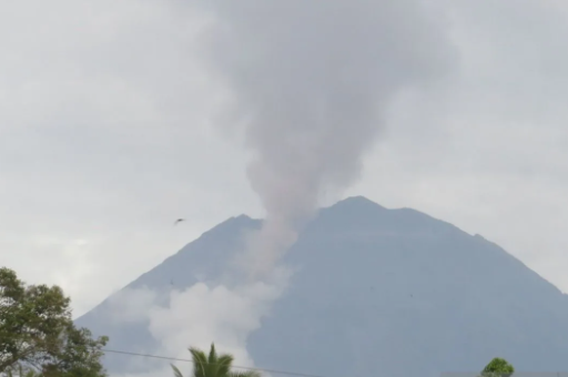 Gunung Semeru Erupsi 45 Kali dalam 6 Jam Warga Diminta Siaga Level Awas!