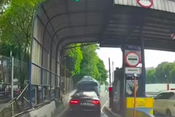 Viral Mobil Mewah Terobos Gerbang Tol, Polisi Ungkap Kondisi Sopir Audi A8L
