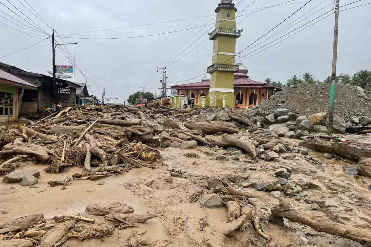 Tower Listrik 150 kV Rubuh Dihajar Banjir Bandang, Aceh Semakin Gelap!