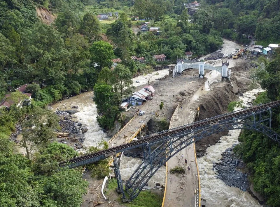 Lembah Anai Putus Total Lagi! Surga Wisata Minang Berubah Jadi Jalur Maut Galodo