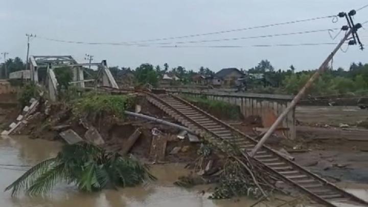 Rel Kereta di Aceh Ambles Diterjang Banjir Cut Meutia Resmi Dihentikan dan Kerusakan Capai 27 Titik