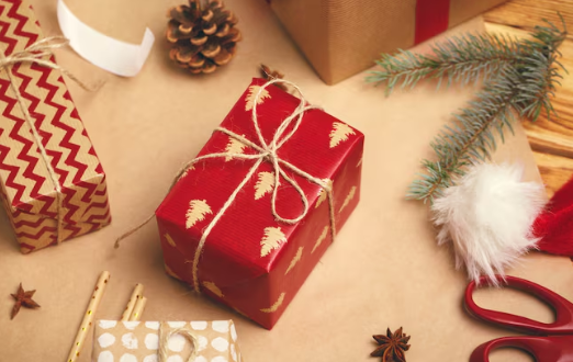 8 Rekomendasi Hadiah Natal Paling Worth It untuk Wanita, Dari Mini Camera Hingga Aksesori Gemoy yang Bermanfaat dan Bermakna!