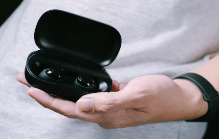 TWS vs Earphone Kabel, Mana yang Lebih Aman Buat Kesehatan Telinga dan Minim E-Waste? Fakta WHO Bongkar Mitos Radiasi!
