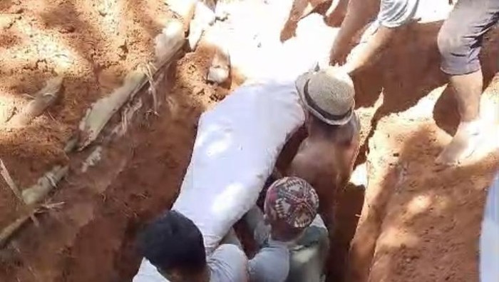 Heboh Jenazah Zainuddin Masih Utuh Usai 30 Tahun Dikubur, Kain Kafan Bersih Bikin Heboh Warga