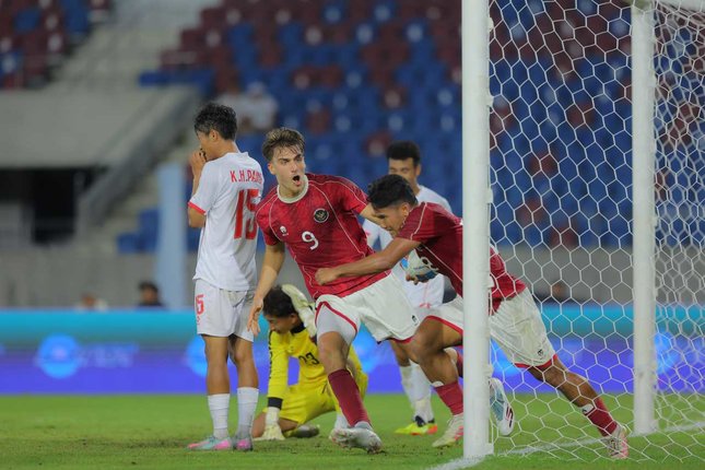 Menang 3-1 Tapi Tersingkir! Tangis Jens Raven Pecah di Akhir Laga