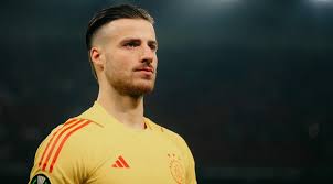 Meski David Raya Perfom, Arsenal Diam-Diam Incar Kiper Borussia Dortmund, The Gunners Kirim Scout Pantau Diant Ramaj di Bundesliga!