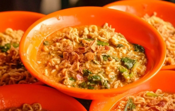 6 Bahaya Makan Mie Instan Berlebihan yang Mengancam Kesehatan Ginjal dan Jantung, Ini Trik Rahasia Makan Mie Instan Biar Tetap Aman!