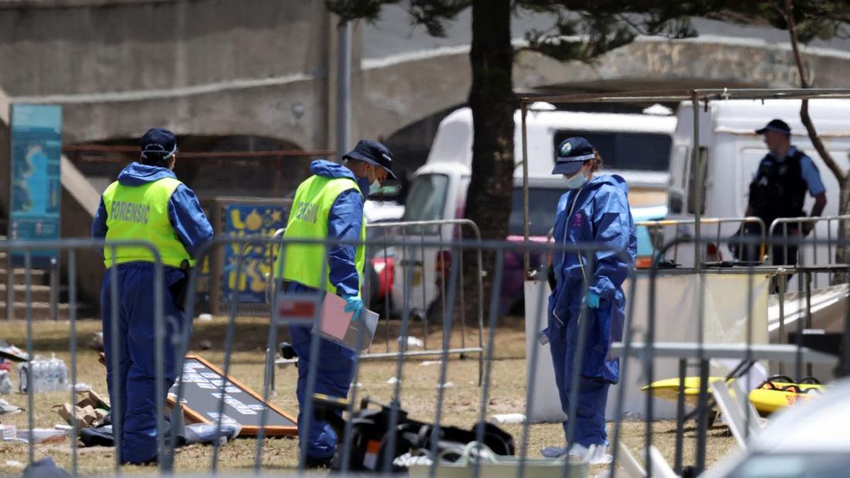 Kemlu Mengutuk Keras Penembakan Massal di Pantai Bondi Australia
