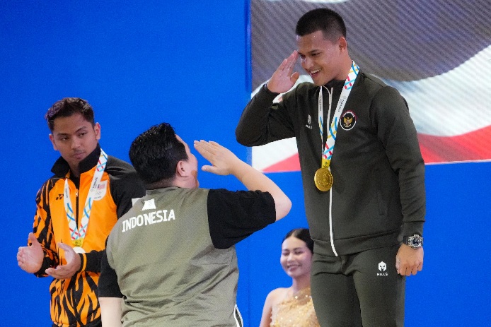 Rizki Juniansyah Raih Emas dan Pecahkan Rekor Dunia Angkat Beban di SEA Games 2025