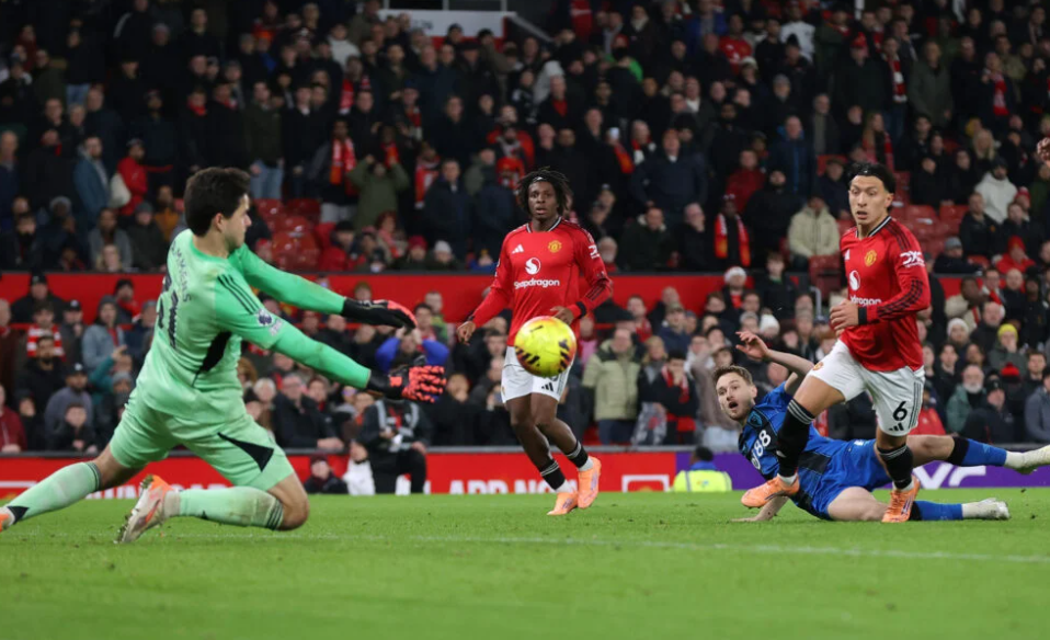 Senne Lammens Jadi Pahlawan di Laga Man Utd vs Bournemouth, Bikin Penyelamatan Krusial yang Bikin Ruben Amorim dan Iraola Geleng-Geleng Kepala!