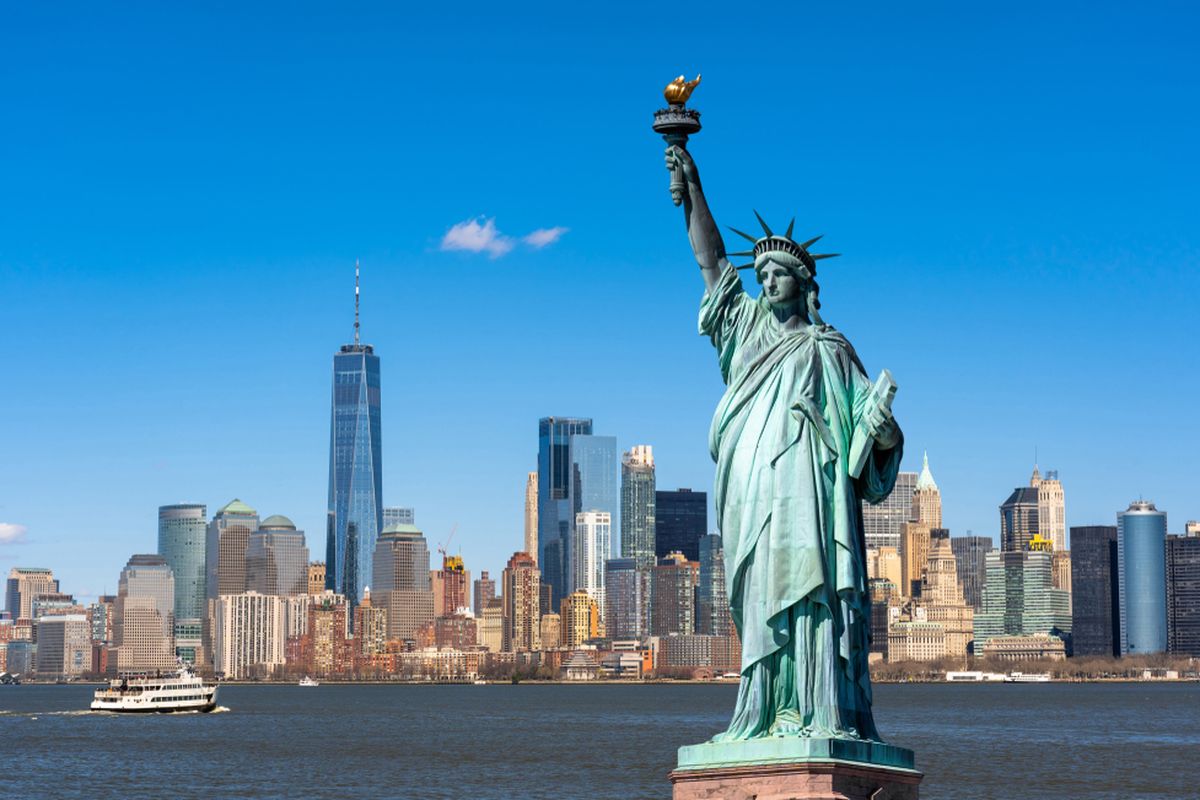 Badai Dahsyat di Brasil Bikin Replika Patung Liberty Roboh