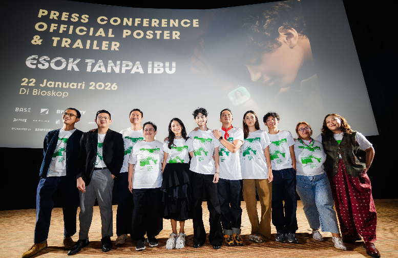 Trailer Esok Tanpa Ibu Bikin Netizen Mewek, Kisah Remaja yang Curhat Pakai AI Demi Obati Rindu pada Ibu yang Koma, Cek Jadwal Tayang Bioskop Januari 2026!