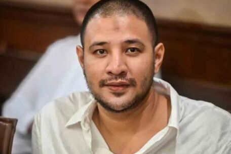 Ammar Zoni Akhirnya Muncul di Sidang, Langsung Peluk Kekasih dan Keluarga di Ruang Pengadilan