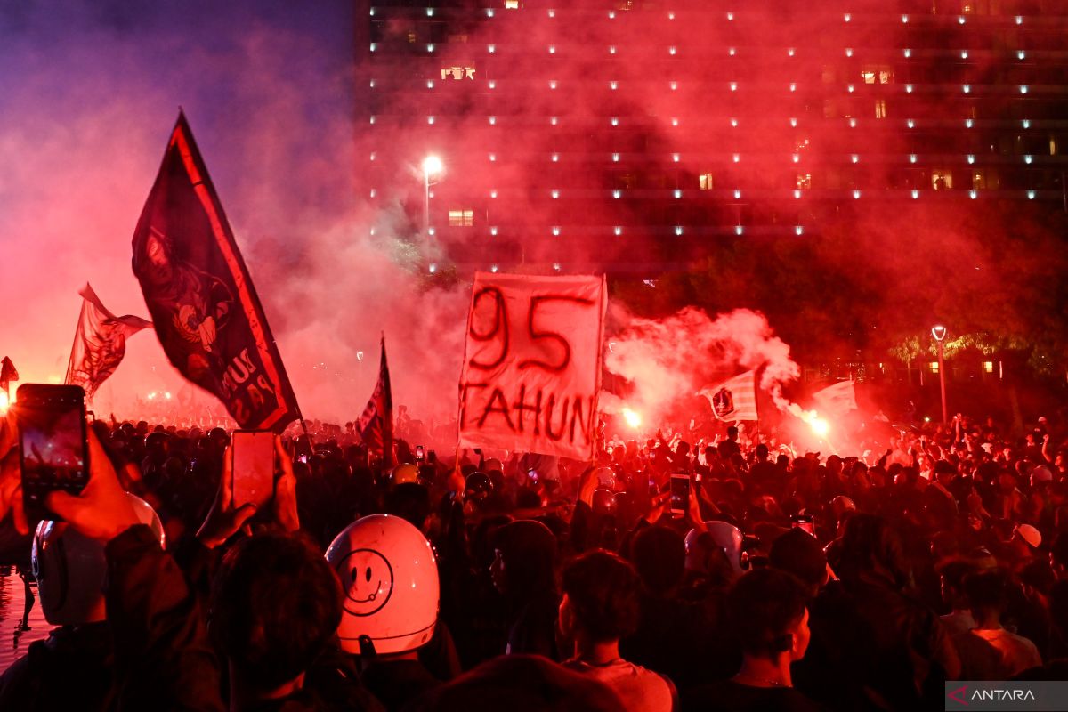 Jakmania Bakal Penuhi Monas Jumat Malam, Warga Diminta Putar Arah dan Waspada