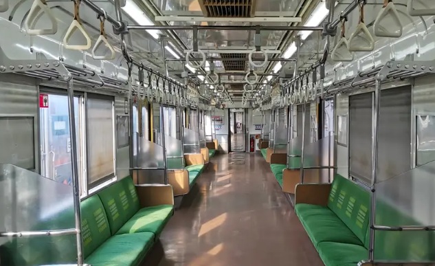 Tips Naik KRL Libur Natal dan Tahun Baru Agar Tetap Nyaman dan Nggak Ribet, Simak Persiapan Penting Ini Biar Liburan Kamu Nggak Zonk!