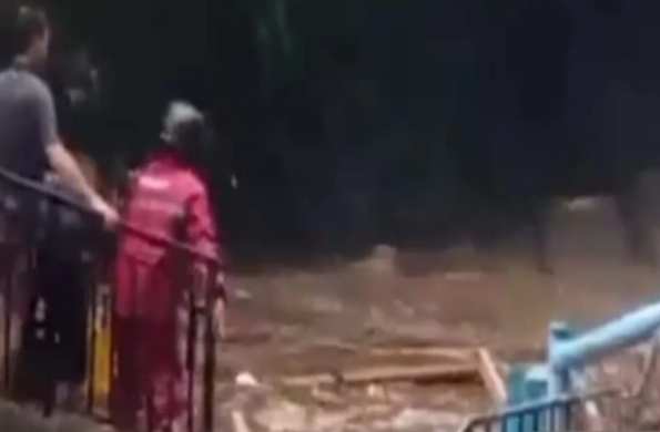 Wisata Guci Tegal Diterjang Banjir Bandang: Pancuran 13 Luluh Lantak dan Area Resmi Ditutup Total!