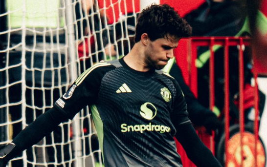 Kiper Baru Manchester United Senne Lammens, Sukses Geser Onana Dan Jadi Kunci Ketenangan Lini Belakang Setan Merah!