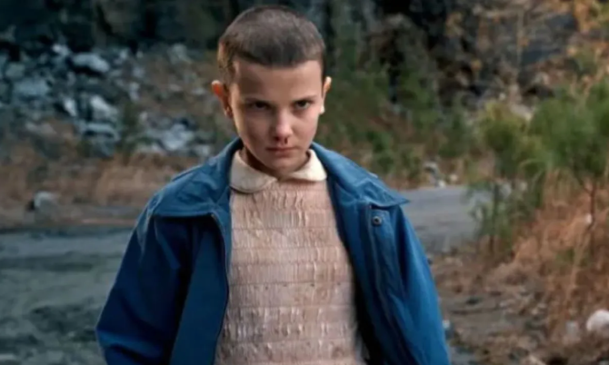 Lagu Natal Millie Bobby Brown, Eleven Stranger Things Bakal Rilis Versi Spooky?