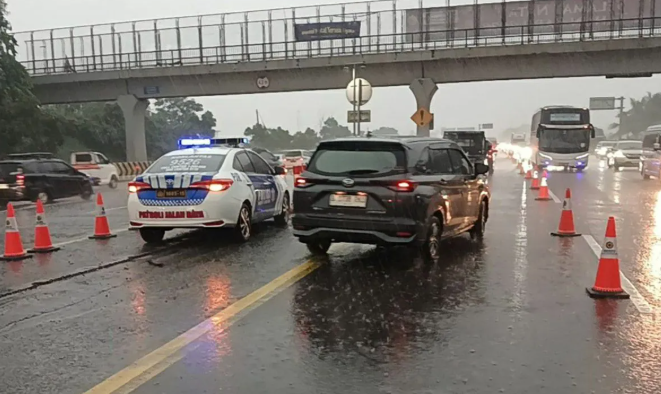 Tips Aman Berkendara Di Jalan Tol, Hindari 5 Kebiasaan Fatal Ini Agar Liburan Nggak Drama