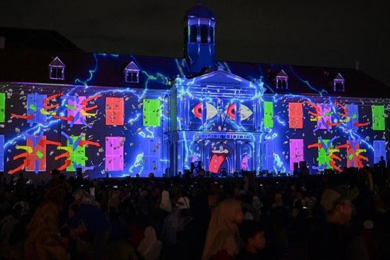 Lautan Manusia Padati Kota Tua, Siap Sambut 2026 dengan Drone Show Spektakuler!