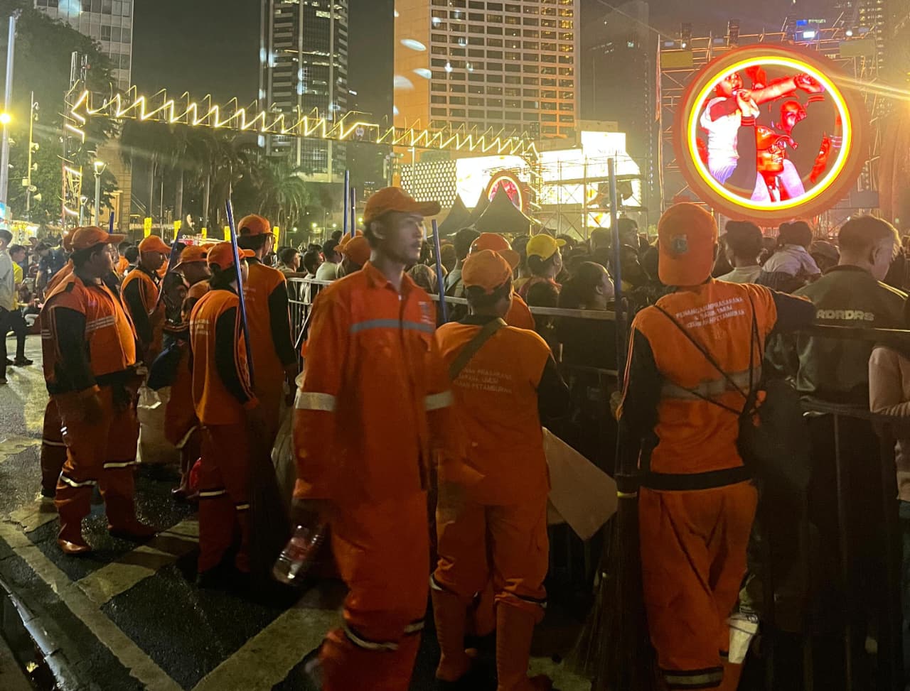 Pasukan Oranye Siaga! PPSU Siap Bebersih Usai Perayaan Malam Tahun Baru 2026 di Bundaran HI