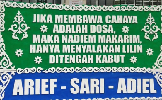 Sidang Nadiem Makarim Perdana Kasus Korupsi Chromebook Diwarnai Banjir Karangan Bunga!