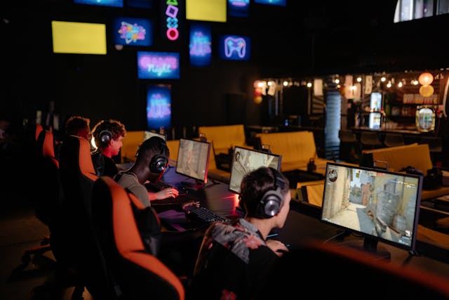 Tak Selalu Negatif, 6 Manfaat Main Game Online untuk Anak Usia Sekolah, Bisa Bantu Mencerdaskan!