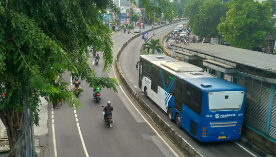 Tarif Transjakarta Batal Naik Jadi Rp5.000, Kabar Gembira Buat Pengguna Busway Karena Harga Tetap Murah!