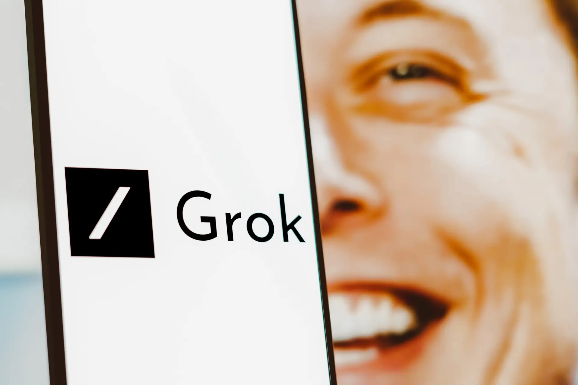 Komdigi Putus Akses Grok Sementara demi Cegah Pornografi AI