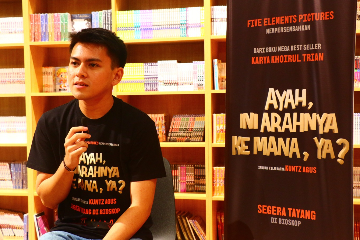 Bikin Mewek! Film 'Ayah, Ini Arahnya ke Mana, Ya?' Jadi Surat Cinta untuk Anak Muda yang Lelah Memikul Beban Keluarga