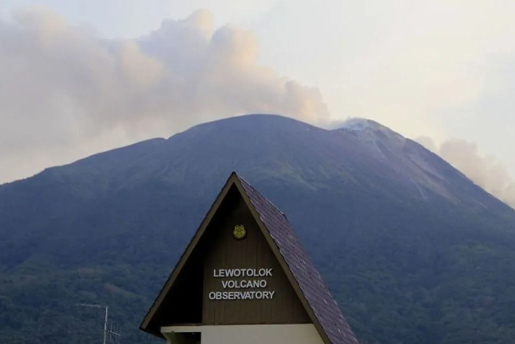 Terjadi 341 Kali Erupsi dalam Sehari, Aktivitas Gunung Ile Lewotolok Meningkat