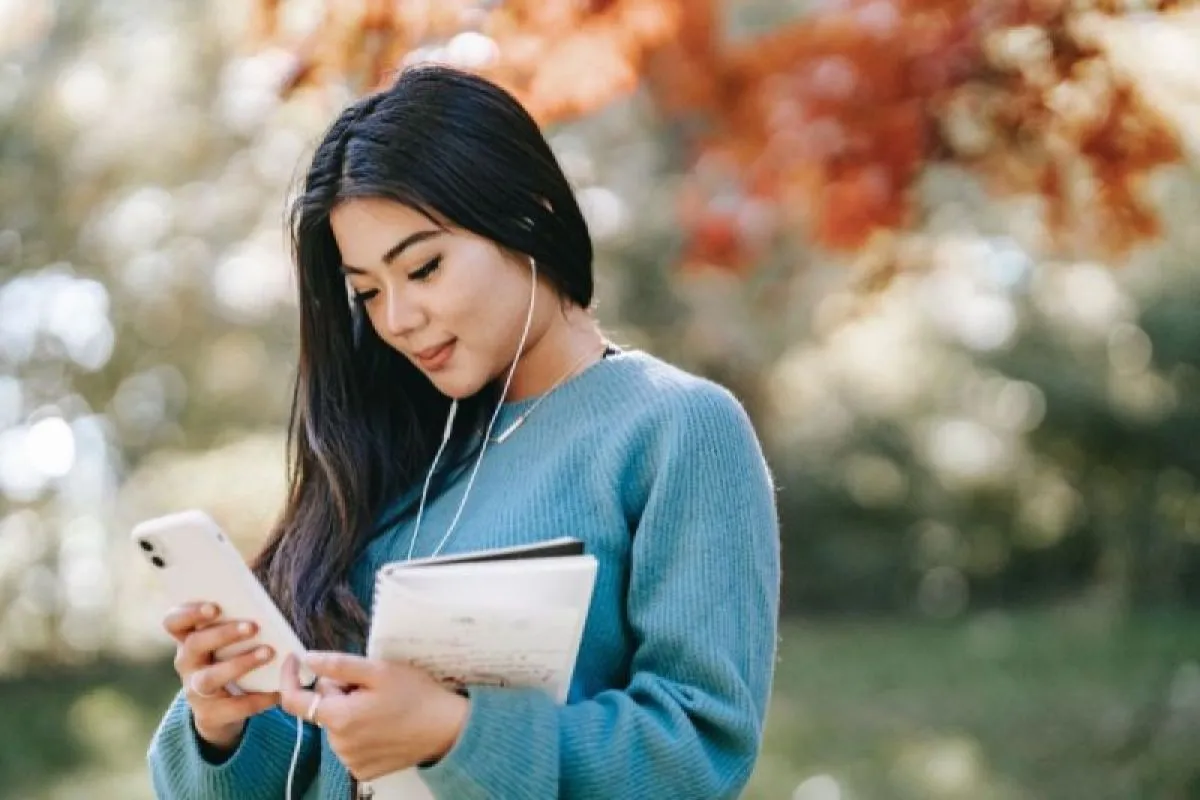 Bukan AirPods, OpenAI Diam-Diam Siapkan Earphone AI yang Bisa Gantikan HP