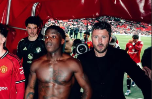 Manchester United Bantai Man City, Taktik Cerdik Michael Carrick Terbukti Sukses Bikin Kobbie Mainoo Dan Harry Maguire Kembali Gacor!
