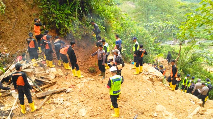 Penambang Emas Liar Diduga Jadi Korban Kepulan Asap Tambang Antam Pongkor