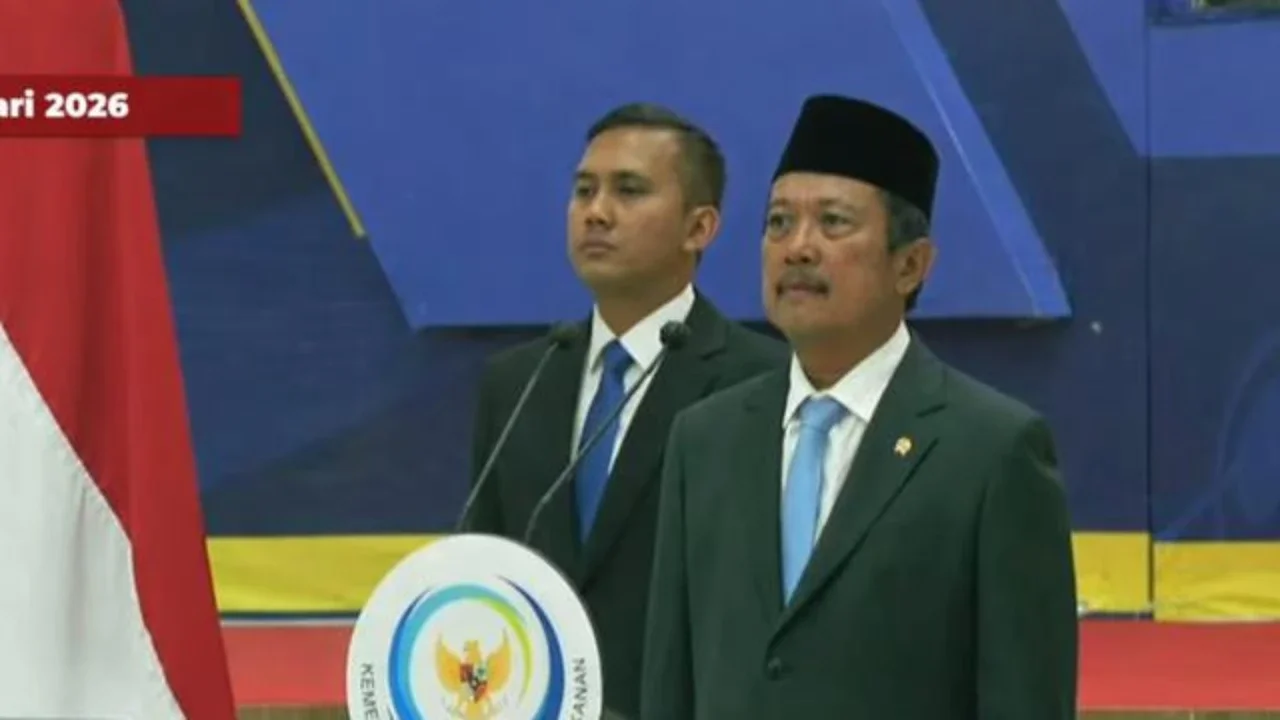 Bikin Gemeteran, Menteri KKP Jatuh Pingsan saat Lepas Jenazah Korban ATR 42-500