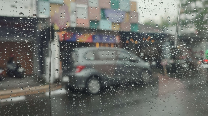 Cuaca Ekstrem Jakarta Pekan Ini, BMKG Peringatkan Hujan Lebat Sampai Minggu Depan Dan ASN Mulai WFH