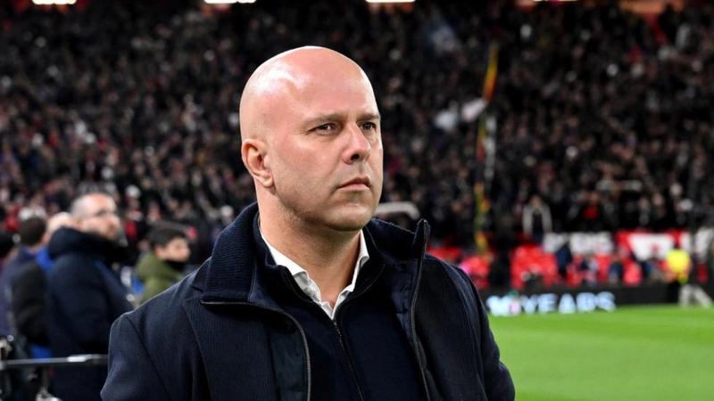 Ancaman Nyata untuk Arne Slot, Jamie Carragher Singgung Nasib Pelatih Liverpool