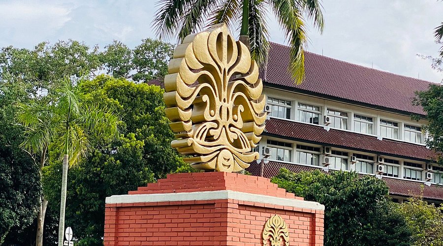 Kampus Dengan Lulusan Cepat Kerja, Intip Daftar PTN dan Sekolah Kedinasan yang Jadi Incaran Perusahaan!