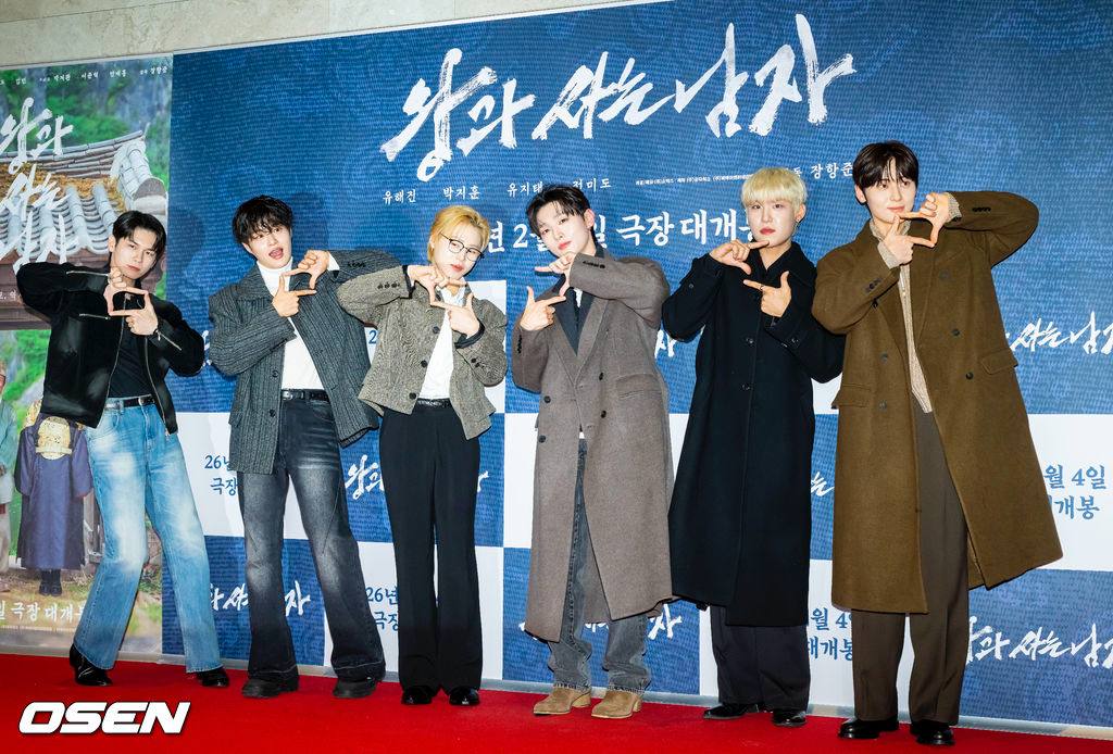 Tampil Berenam, Wanna One Reuni di Premiere Film 