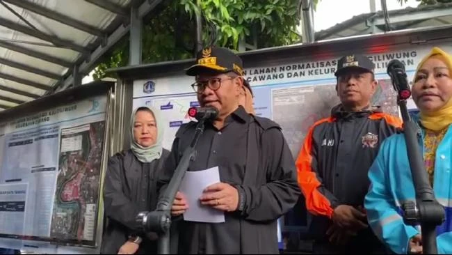 Jakarta Masih Siaga Hujan Ekstrem, Pramono Anung Perpanjang PJJ dan WFH sampai 1 Februari 2026