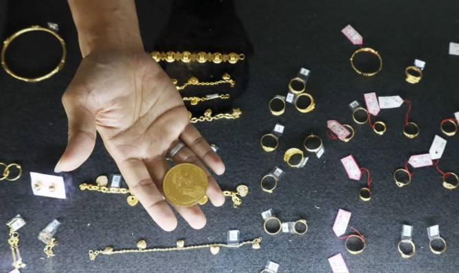 Harga Emas Hari Ini di Pegadaian Naik Gila-gilaan, Emas UBS Tembus Rekor Baru Rp3,27 Juta Per Gram