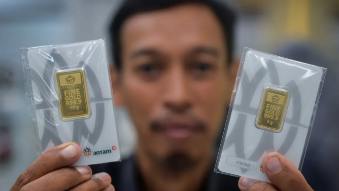 Harga Emas Antam Hari Ini Anjlok Parah! Investasi Logam Mulia Turun Rp260 Ribu Per Gram
