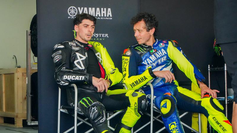 Valentino Rossi Jajal Sirkuit Mandalika, Dukung Pembinaan Pebalap Muda Indonesia