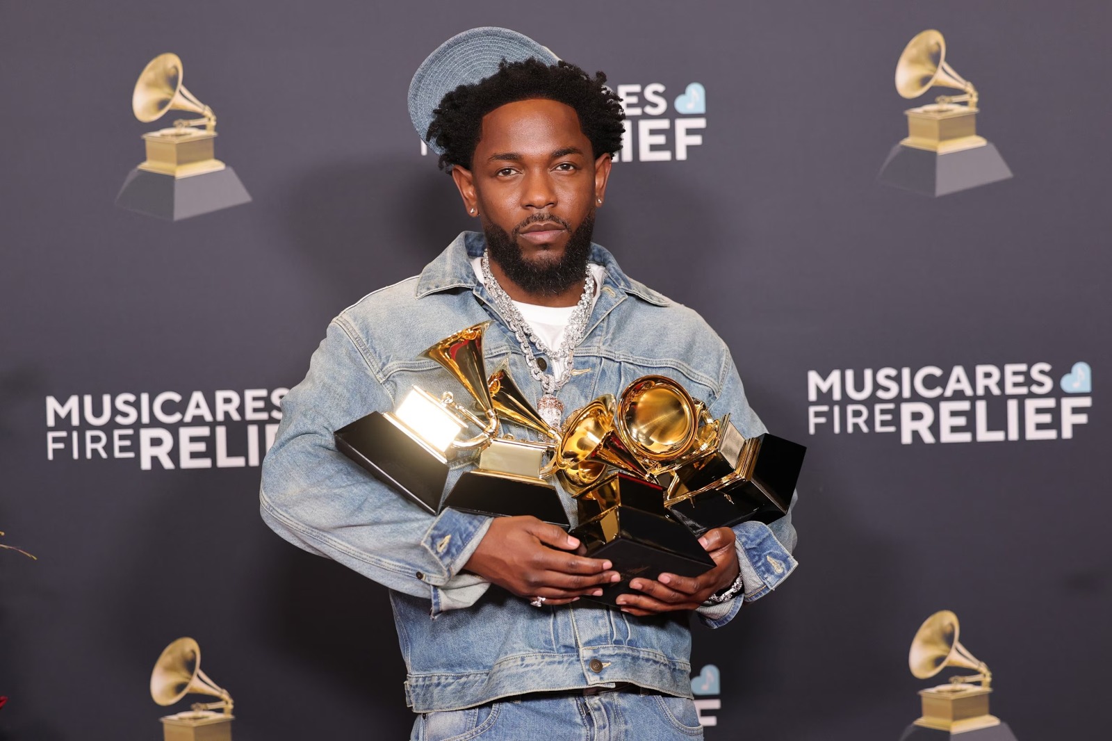 Daftar Lengkap Pemenang Grammy Awards 2026: Bad Bunny Cetak Rekor, Kendrick Lamar Borong Piala!