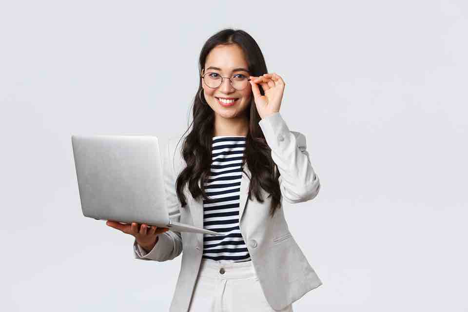 7 Strategi Ampuh untuk Introvert Agar Sukses & Nyaman di Tempat Kerja: Tips Karier Terbaik!