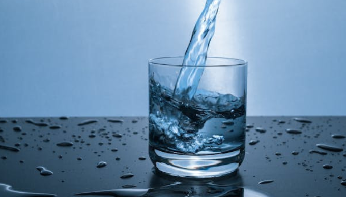 Air Mineral vs Air Demineral, Mana yang Lebih Sehat dan Aman Buat Tubuh Kamu?