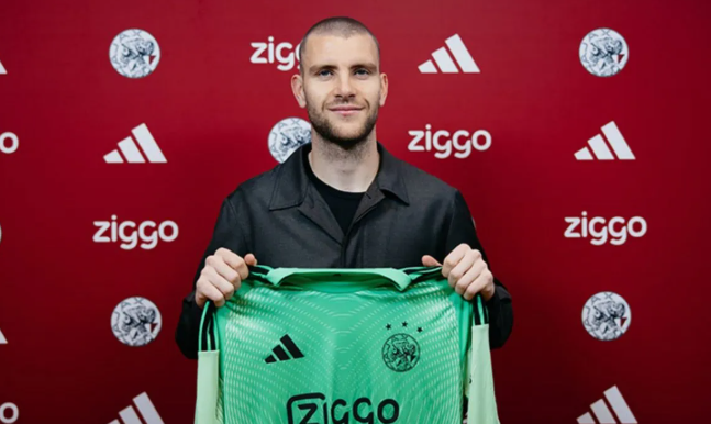 Maarten Paes Resmi ke Ajax Amsterdam, Kiper Timnas Indonesia Ini Siap Guncang Liga Belanda