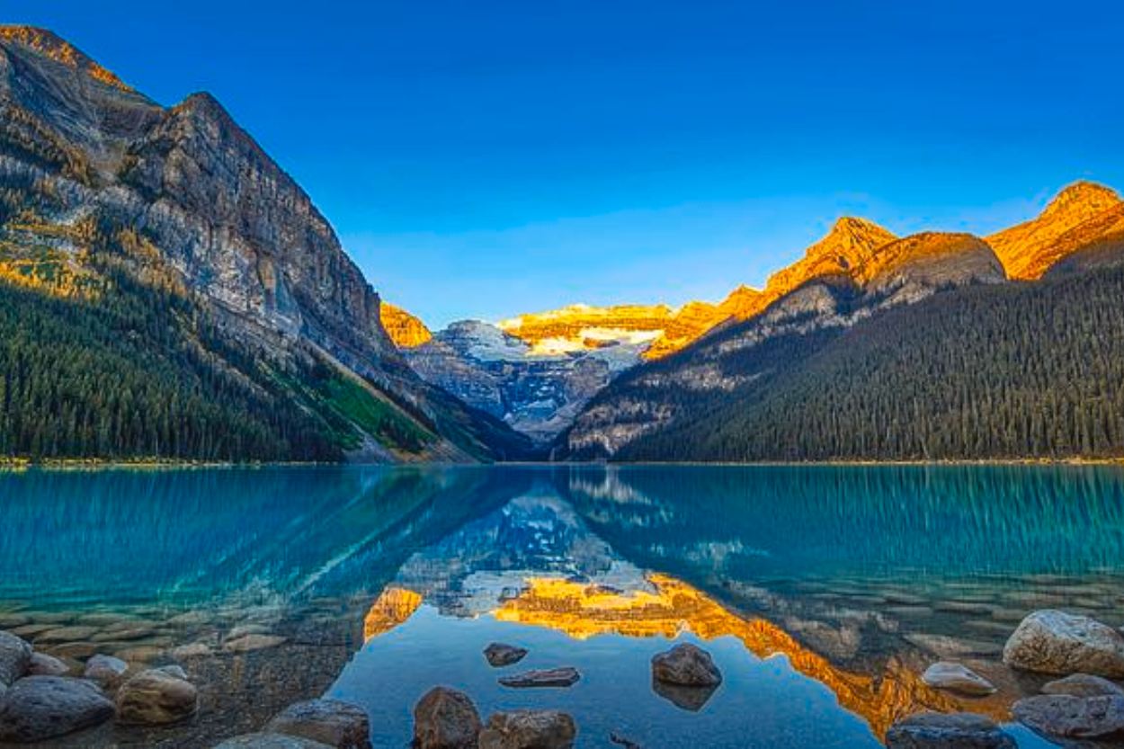 Rekomendasi 5 Destinasi Perairan Terindah di Dunia Versi National Geographic: Ada Lake Louise hingga Blue Cave