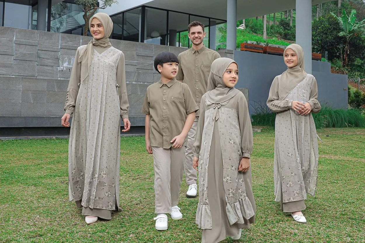 10 Tren Gamis Lebaran 2026: Dari Sarimbit Keluarga hingga Outfit Couple, Buruan Beli Sekarang!