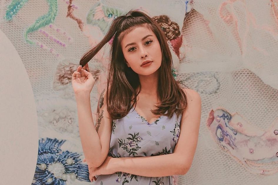 Awkarin Diserang Buzzer Usai Singgung Whip Pink di Rumah Reza Arap